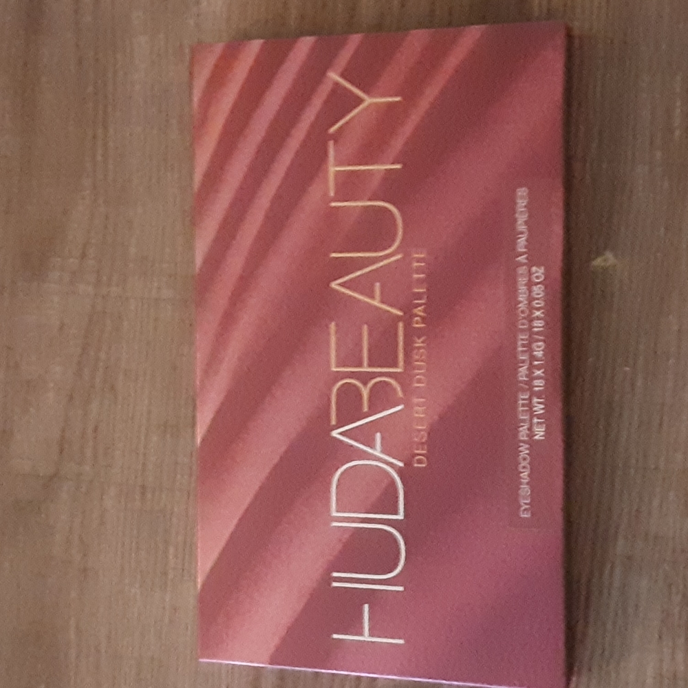 Huda Beauty Desert Dusk Palette